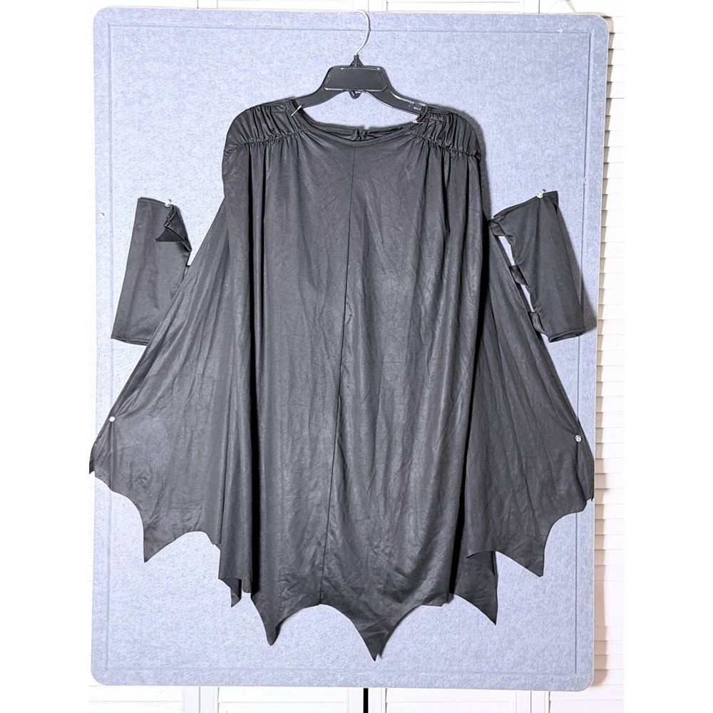 Batman Superhero Costume Dress M Black Yellow Cape Gauntlets Halloween DCCosplay - Picture 2 of 7